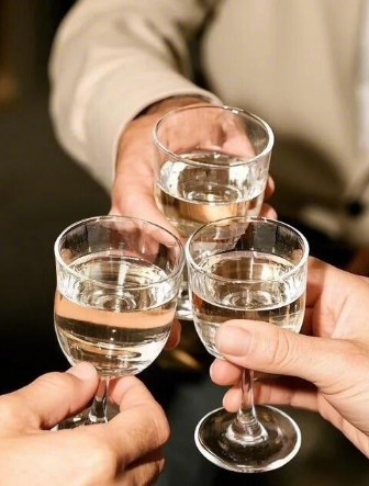 《酒伴到久伴》